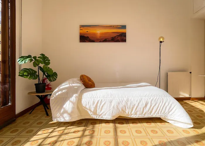 --5 Min From Bus Stop-- Wi-fi & Relax Apartment *
