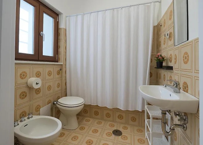 --5 Min From Bus Stop-- Wi-fi & Relax