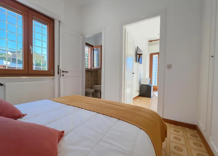 --5 Min From Bus Stop-- Wi-fi & Relax