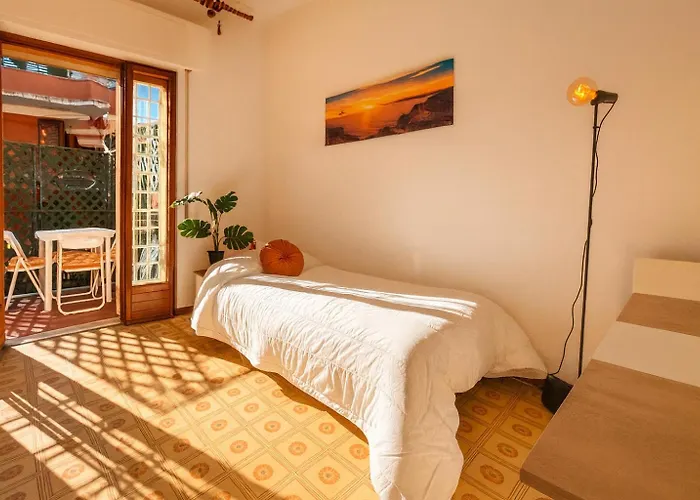 Apartment --5 Min From Bus Stop-- Wi-fi & Relax